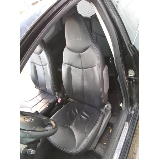 TOYOTA AYGO (KGB/WNB) '2008 1.0 CAT NEGRO
