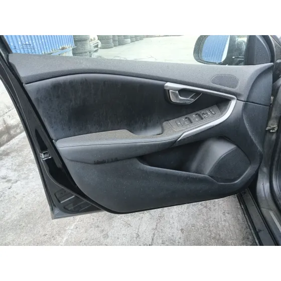 Volvo V40 HATCHBACK (525) 2015