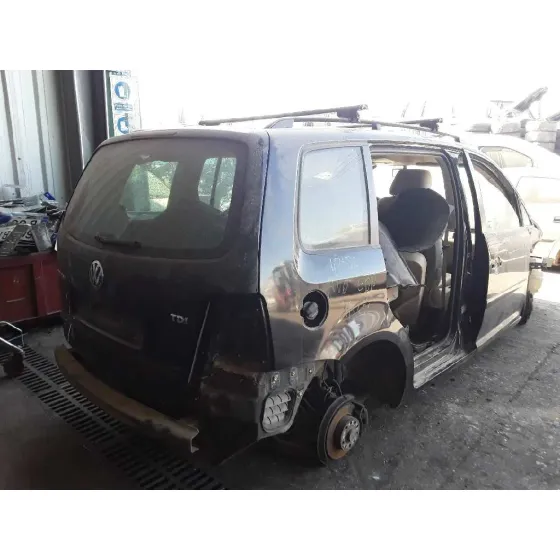 VOLKSWAGEN TOURAN (1T2) '2006 * NEGRO
