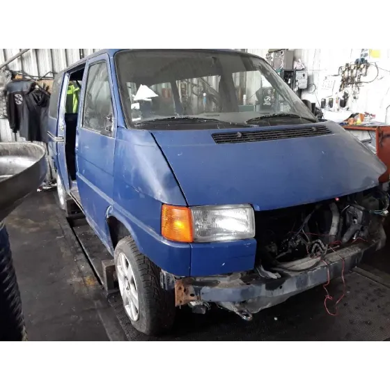 VOLKSWAGEN MULTIVAN '1994 2.4D AZUL