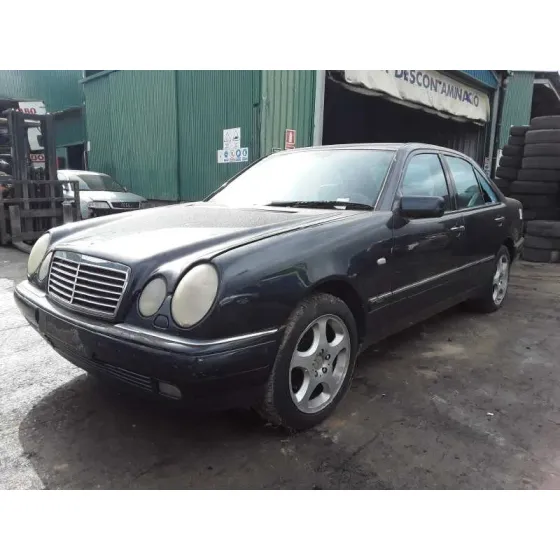 MERCEDES CLASE E (W210) BERLINA '1998 2.8 V6 18V CAT AZUL