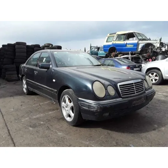 MERCEDES CLASE E (W210) BERLINA '1998 2.8 V6 18V CAT AZUL