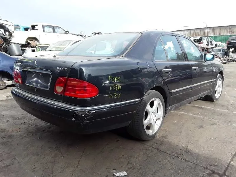 MERCEDES-BENZ CLASE E (W210) BERLINA MERCEDES CLASE E (W210) BERLINA '1998 2.8 V6 18V CAT AZUL 1995