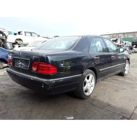 MERCEDES CLASE E (W210) BERLINA '1998 2.8 V6 18V CAT AZUL