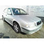 SKODA OCTAVIA BERLINA (1U2) SKODA OCTAVIA BERLINA (1U2) '1999 1.8 CAT (AGN) PLATA 1998