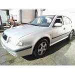 SKODA OCTAVIA BERLINA (1U2) SKODA OCTAVIA BERLINA (1U2) '1999 1.8 CAT (AGN) PLATA 1998