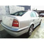 SKODA OCTAVIA BERLINA (1U2) SKODA OCTAVIA BERLINA (1U2) '1999 1.8 CAT (AGN) PLATA 1998