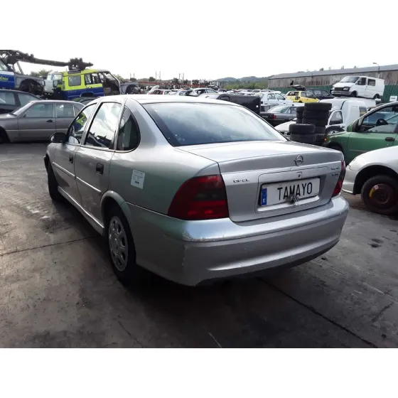 OPEL VECTRA B BERLINA '2000 BASICO PLATA