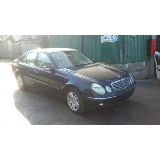 MERCEDES CLASE E (W211) BERLINA '2002 * GRIS
