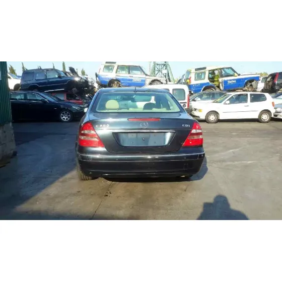 MERCEDES CLASE E (W211) BERLINA '2002 * GRIS