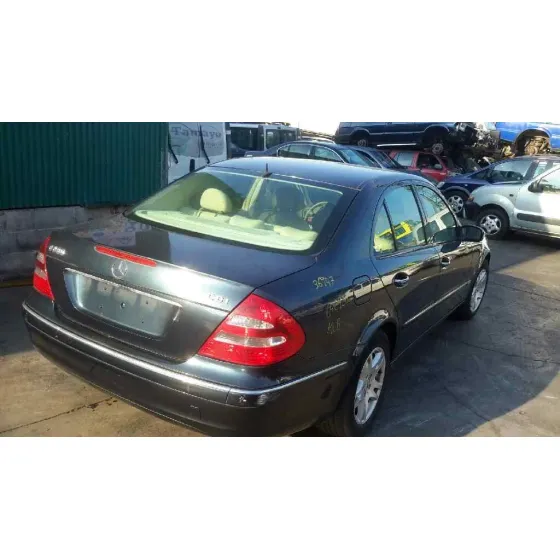 MERCEDES CLASE E (W211) BERLINA '2002 * GRIS