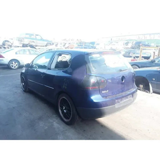 VOLKSWAGEN GOLF V BERLINA (1K1) '2003 TRENDLINE AZUL