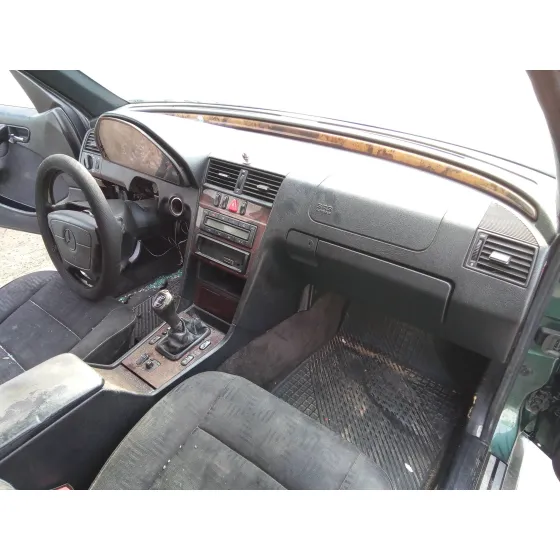 MERCEDES CLASE C (W202) BERLINA '1998 2.5 20V TURBODIESEL CAT NEGRO