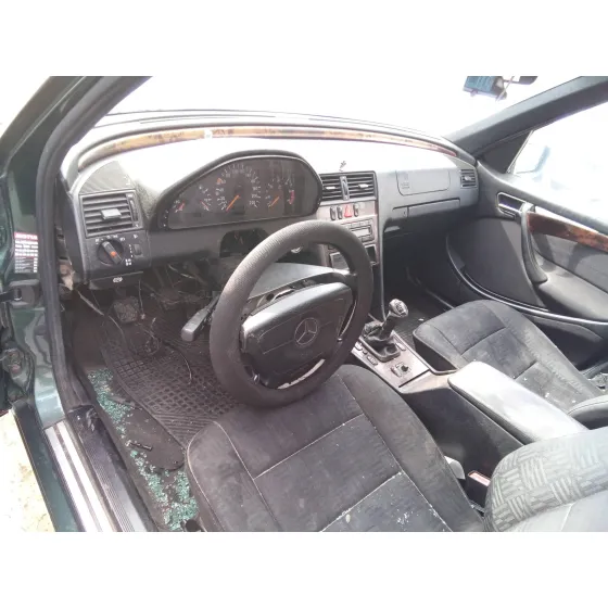 MERCEDES CLASE C (W202) BERLINA '1998 2.5 20V TURBODIESEL CAT NEGRO