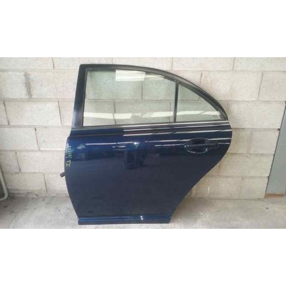 Puerta Trasera Izquierda Para Toyota Avensis Berlina