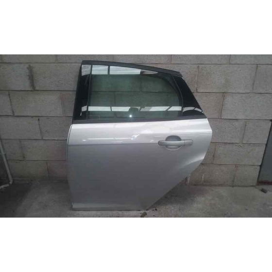 Puerta Trasera Izquierda Para Ford Focus Lim.
