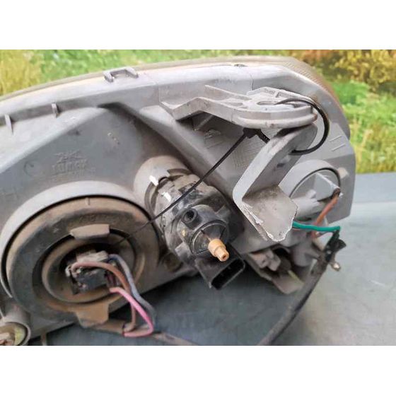 Faro Derecho Para Tata Indica
