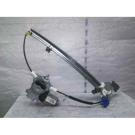 Elevalunas Delantero Derecho para Nissan Almera (N16/E)