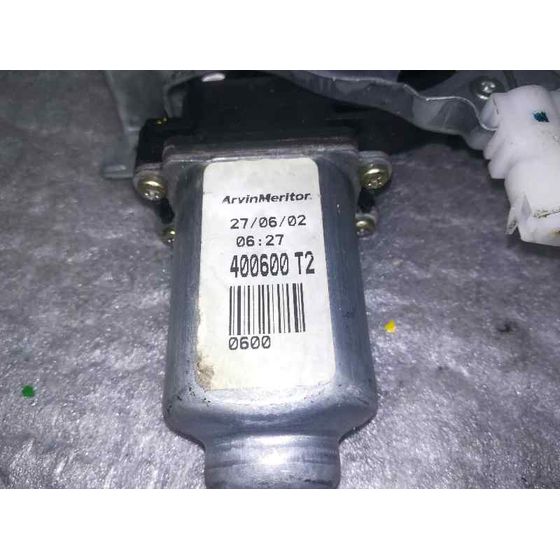 Elevalunas Delantero Derecho para Nissan Almera (N16/E)