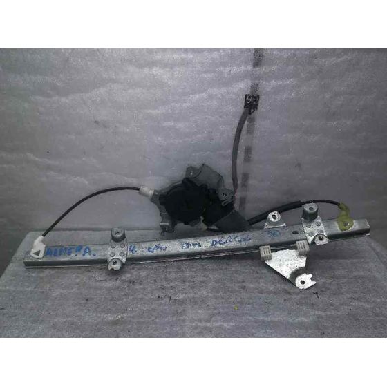Elevalunas Delantero Derecho para Nissan Almera (N16/E)