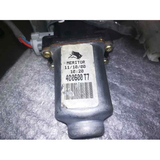 Elevalunas Delantero Derecho para Nissan Almera (N16/E)