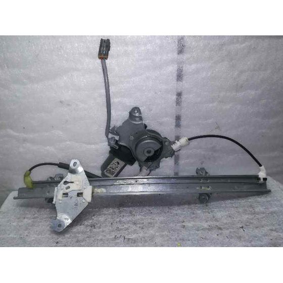 Elevalunas Delantero Derecho para Nissan Almera (N16/E)
