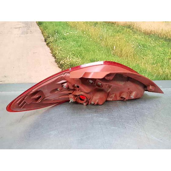 Piloto Trasero Derecho Para Mazda 2 Lim.
