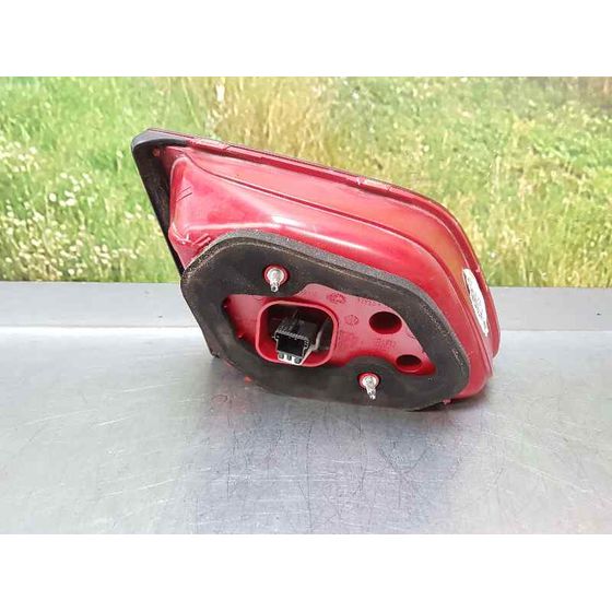 Piloto Trasero Derecho Para Volkswagen Passat Lim.