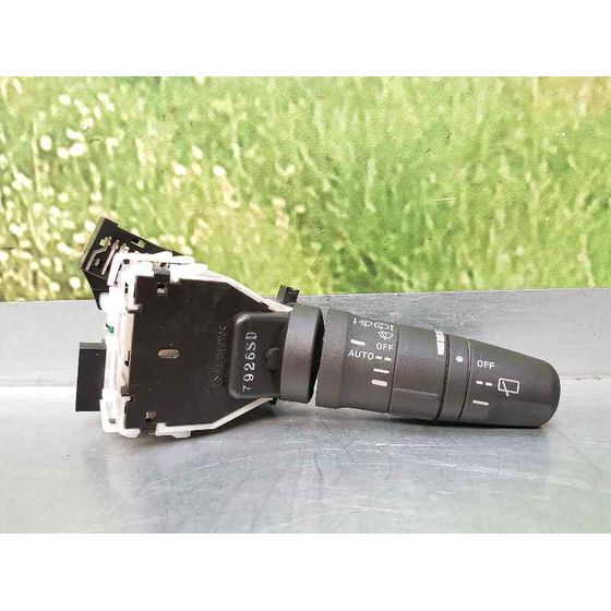 Mando Limpia Para Nissan Tiida