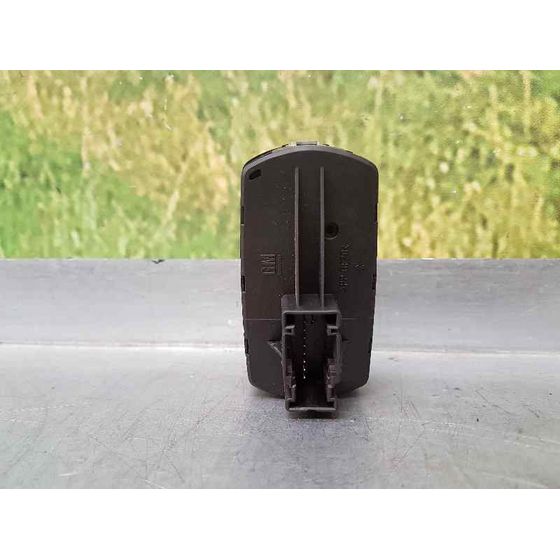 Mando Elevalunas Delantero Izquierdo Para Opel Corsa E