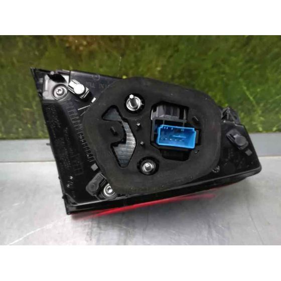 Piloto Trasero Derecho Para Volkswagen Passat Lim.