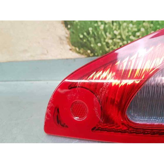 Piloto Trasero Derecho Para Mitsubishi Colt Berlina 3