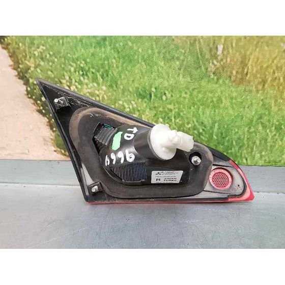 Piloto Trasero Derecho Para Mitsubishi Colt Berlina 3