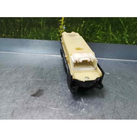 Mando Elevalunas Delantero Izquierdo Para Lexus Is200