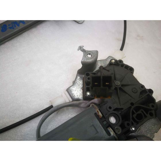Elevalunas Delantero Derecho para Nissan Primera Berlina (P11)