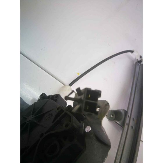 Elevalunas Delantero Derecho para Nissan Primera Berl./Familiar (P10/W10)