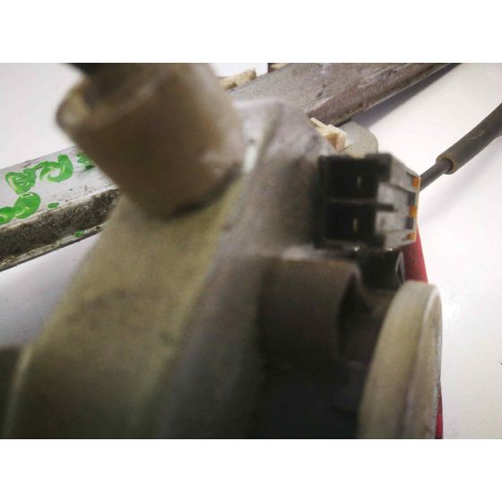 Elevalunas Delantero Derecho para Nissan Almera (N15)