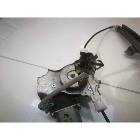 Elevalunas Delantero Derecho para Nissan Almera (N16/E)