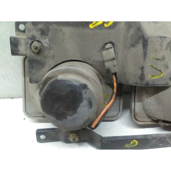 Faro Luz Larga Derecho para Nissan Vanette (C 220)
