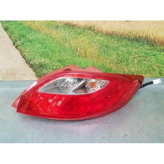 Piloto Trasero Derecho Para Mazda 2 Lim.