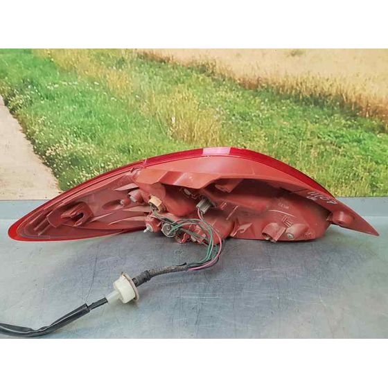 Piloto Trasero Derecho Para Mazda 2 Lim.