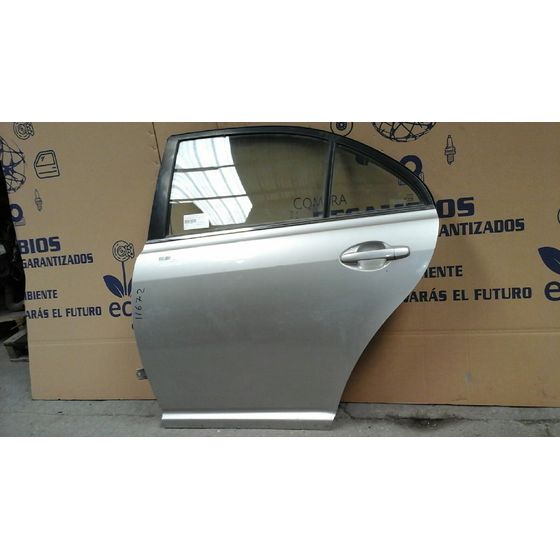Puerta Trasera Izquierda Para Toyota Avensis Berlina