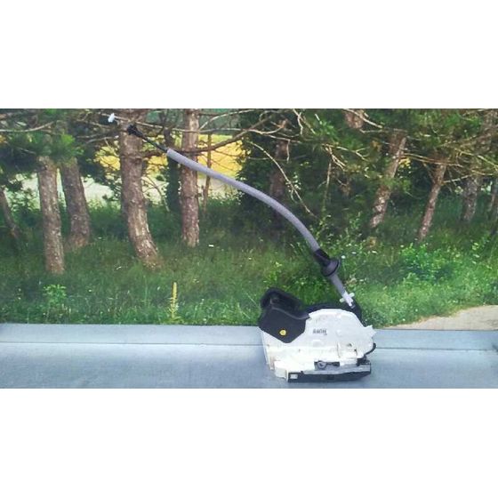Cerradura Puerta Delantera Derecha Para Volkswagen Passat Lim.