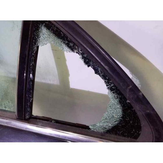 Puerta Trasera Izquierda Para Mercedes Clase C Berlina