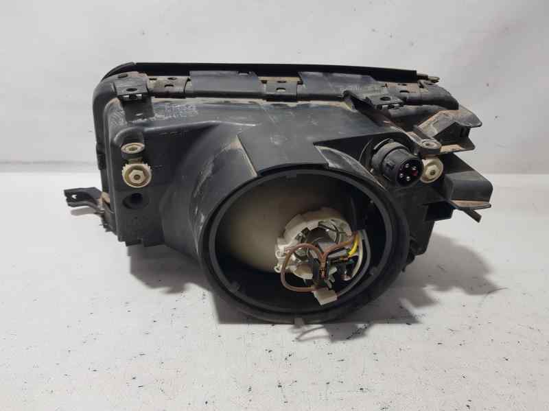 Faro Derecho para Audi 100 Berlina