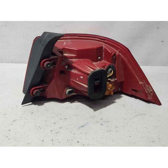 Piloto Trasero Izquierdo Para Volkswagen Passat Lim.