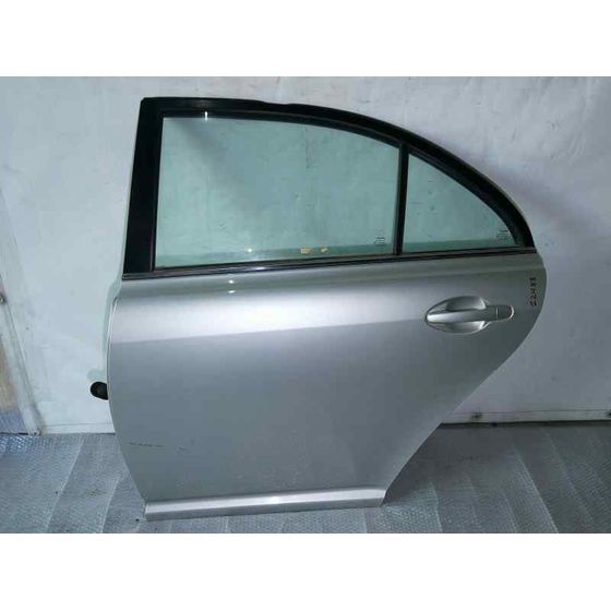 Puerta Trasera Izquierda Para Toyota Avensis Berlina