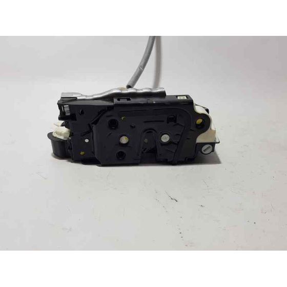 Cerradura Puerta Trasera Izquierda Para Volkswagen Passat Lim.