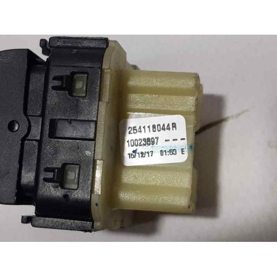 Mando Elevalunas Delantero Izquierdo Para Renault Clio Iv