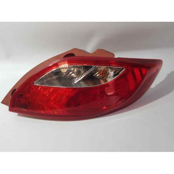 Piloto Trasero Derecho Para Mazda 2 Lim.